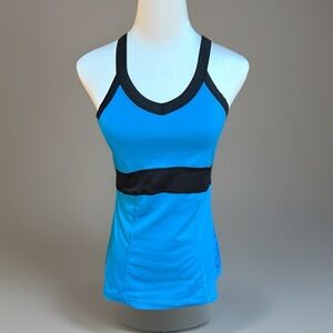 Black and blue built-in bra small workout top